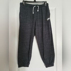 Nike gray heathered cropped joggers